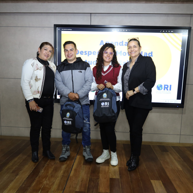 2025-07-29-Estudiantes-y-docentes-Construccion-Doble-Titulacion.jpg