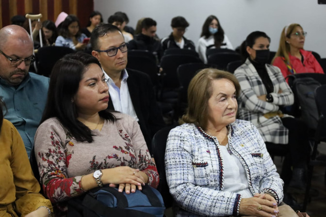 foto-6-grupos-de-investigacion-2.jpeg foto-6-grupos-de-investigacion-2.jpeg